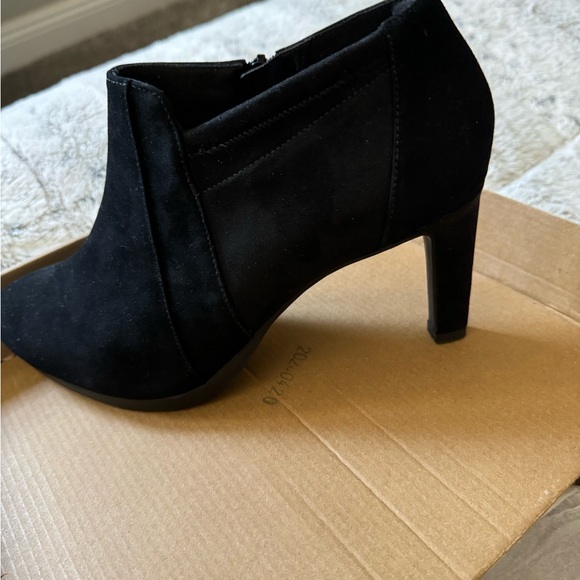 Clark’s Ambyr Hope Suede Booties Size 10 Women’s - Picture 6 of 10
